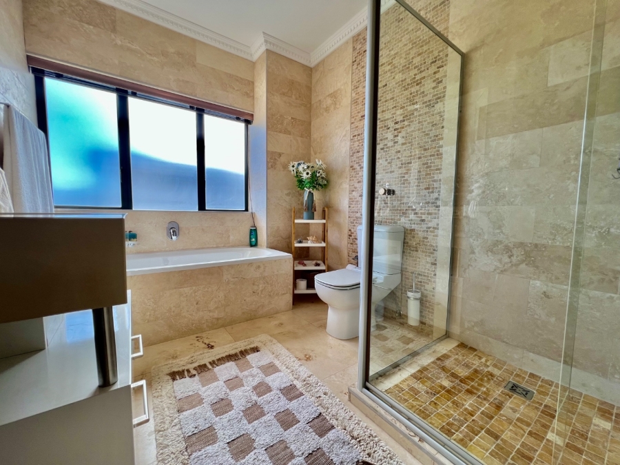 5 Bedroom Property for Sale in Oubaai Western Cape